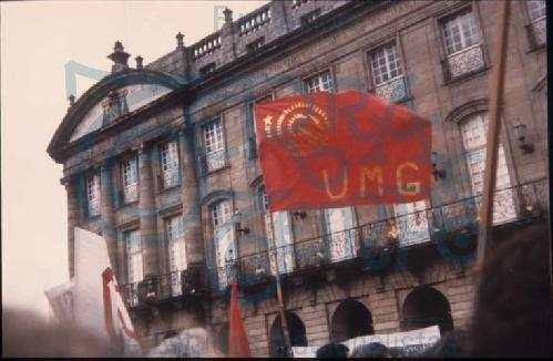 Bandeira da UMG na Praza do Obradoiro