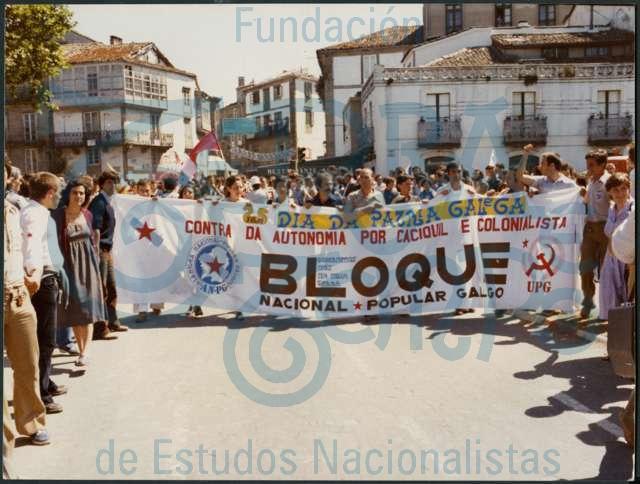 Manifestación do BN-PG o Día da Patria Galega 1978 # 13 Pancarta de cabeceira na saída
