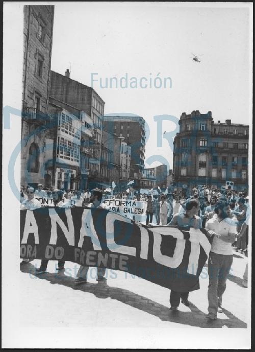Manifestación da Xestora do Frente. Día da Patria Galega 1982. Praza de Galiza # 01