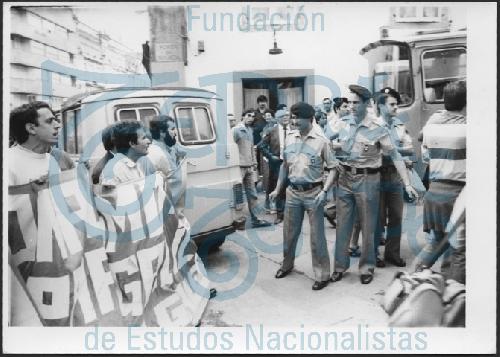 Día da Patria Galega convocado polo BNG, 1983 # 02 Porta da Mámoa